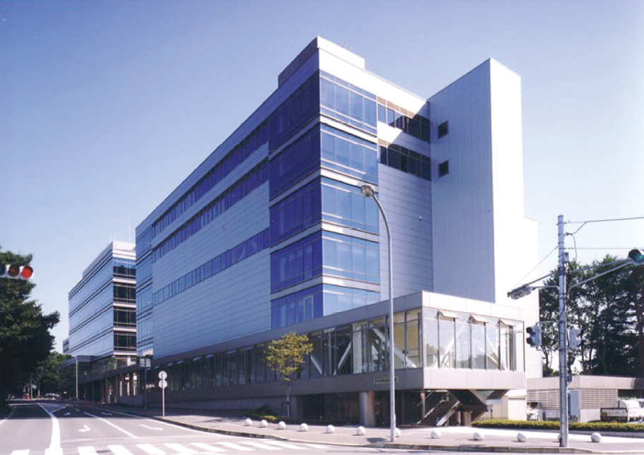 東北大学 未来情報産業研究館外観写真